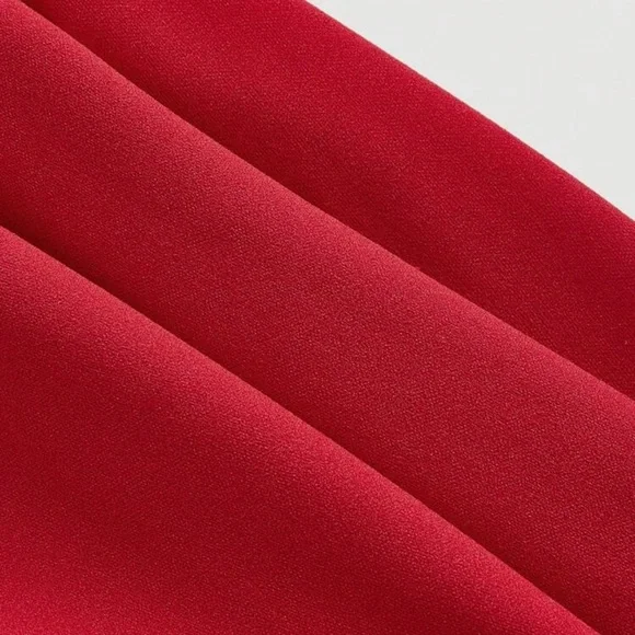 😍 Elegant Red Off-Shoulder Jumpsuit 😍 - Picture 3 of 8